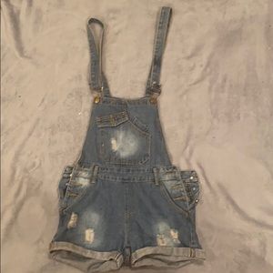 Distressed short overalls
